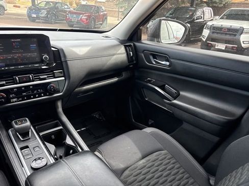 Used 2022 Nissan Pathfinder S image 28