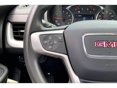 Used 2024 GMC Terrain SLE AWD/4WD image 17