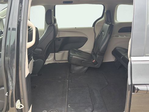 Used 2023 Chrysler Pacifica Touring-L FWD image 31