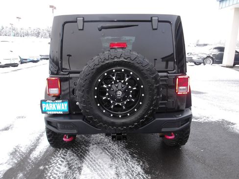 Used 2015 Jeep Wrangler Unlimited Rubicon image 4