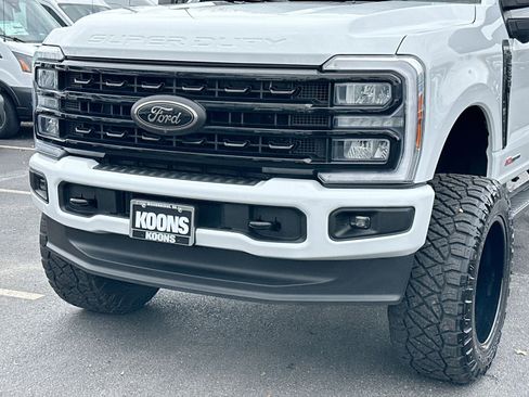 Used 2024 Ford F250 Lariat w/ Black Appearance Package image 40