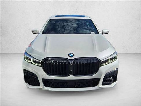 Used 2022 BMW 740i w/ M Sport Package image 2