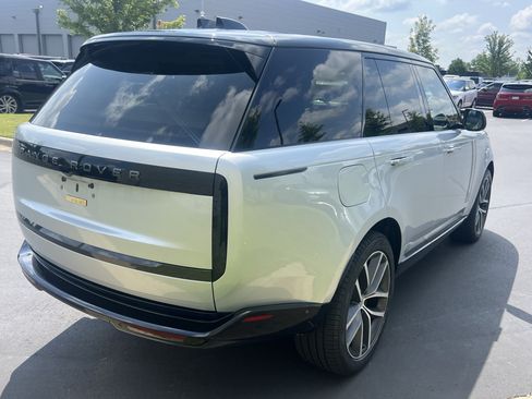 Used 2025 Land Rover Range Rover SE AWD/4WD image 7