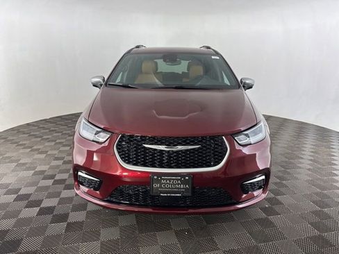 Used 2023 Chrysler Pacifica Pinnacle image 2