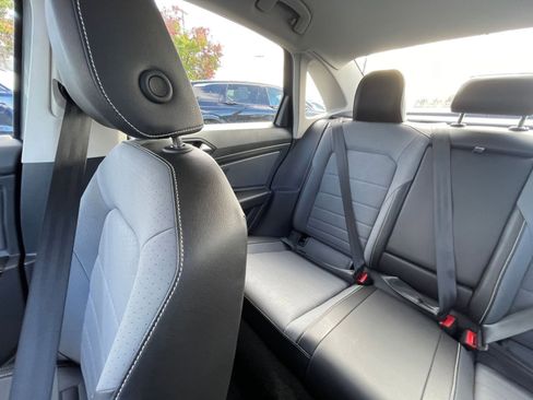 Used 2025 Volkswagen Jetta SE image 39