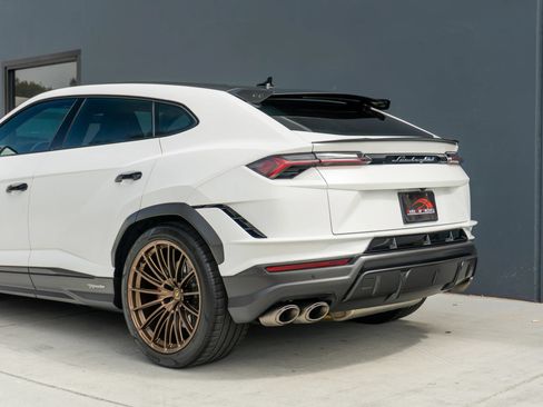 Used 2023 Lamborghini Urus Performante AWD/4WD image 22