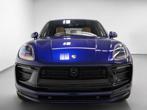 Certified 2026 Porsche Macan AWD/4WD image 8
