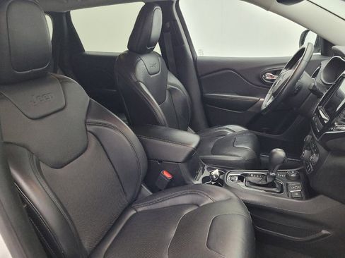 Used 2019 Jeep Cherokee Limited image 21