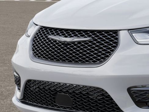 New 2026 Chrysler Pacifica Select image 11