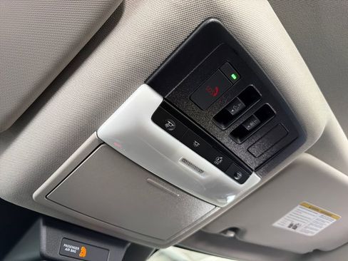Used 2025 Nissan Rogue SL w/ Tech Package FWD image 29