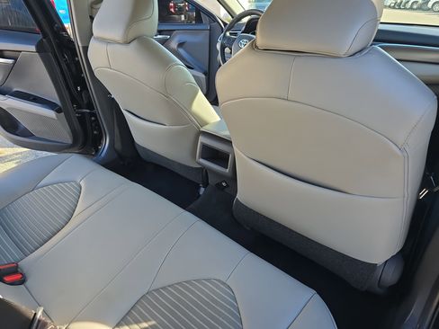 Used 2018 Toyota Camry SE image 12