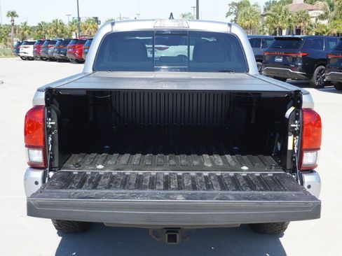 Used 2019 Toyota Tacoma TRD Sport w/ Technology Package image 34