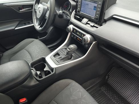 Used 2021 Toyota RAV4 XLE w/ XLE Grade Weather Package AWD/4WD image 18