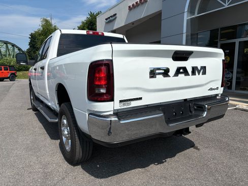 Certified 2025 RAM 2500 Big Horn AWD/4WD image 9