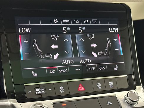 Used 2024 Audi Q8 e-tron Premium image 20