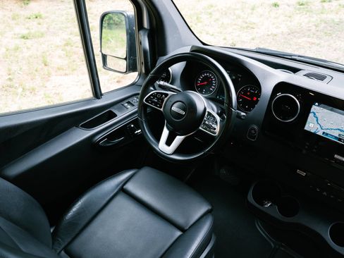 Used 2020 Freightliner Sprinter 2500 AWD/4WD image 27