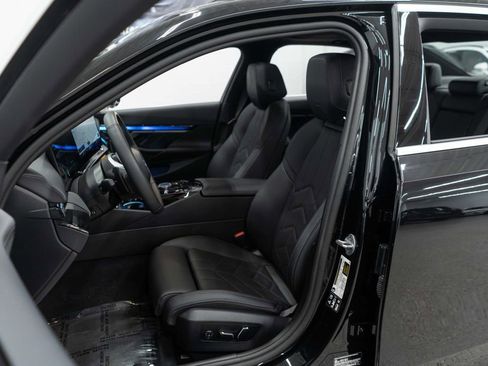 Used 2025 BMW 540i xDrive image 8