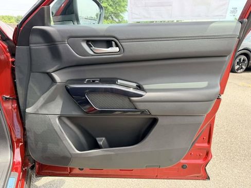 New 2026 Nissan Pathfinder Platinum w/ Cargo Package AWD/4WD image 8
