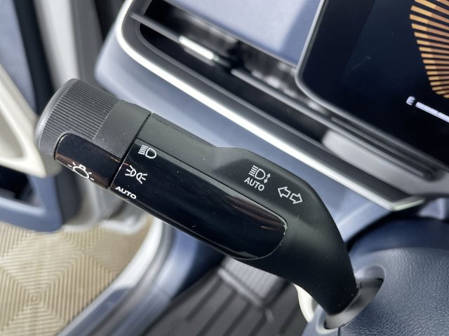 Used 2025 Kia Carnival EX FWD image 32