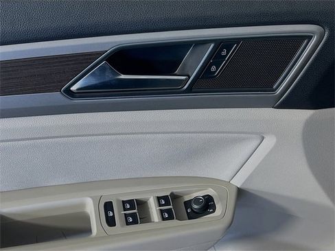 Used 2019 Volkswagen Atlas SEL R-Line image 11