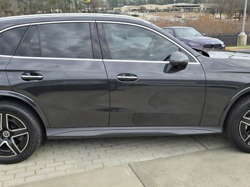 Used 2025 Mercedes-Benz GLC 300 4MATIC image 4