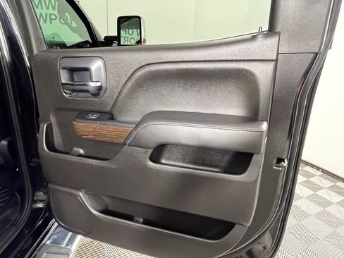 Used 2019 GMC Sierra 2500 Denali w/ Duramax Plus Package AWD/4WD image 27