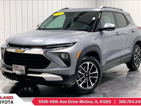 Used 2025 Chevrolet TrailBlazer LT AWD/4WD image 1