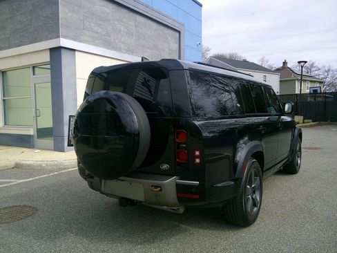 Used 2023 Land Rover Defender 130 X-Dynamic SE AWD/4WD image 18