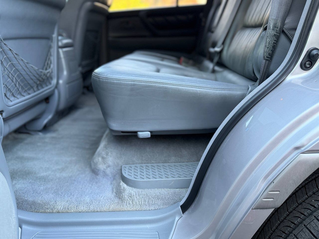 Used 1999 Toyota Land Cruiser w/ Leather Trim Pkg AWD/4WD image 32