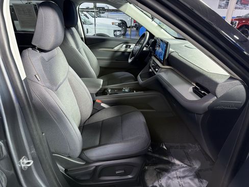 Used 2025 Ford Explorer Active RWD image 25