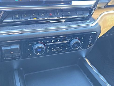 Used 2024 Chevrolet Silverado 2500 LTZ image 24