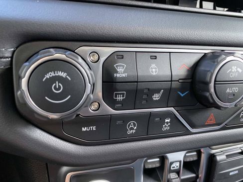 New 2026 Jeep Wrangler Unlimited Rubicon AWD/4WD image 18