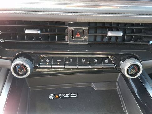 Used 2025 Chevrolet Tahoe Premier AWD/4WD image 12