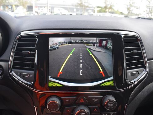 Used 2022 Jeep Grand Cherokee Laredo X image 35