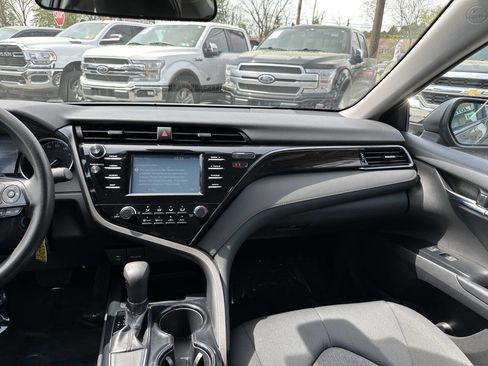 Used 2019 Toyota Camry LE image 17