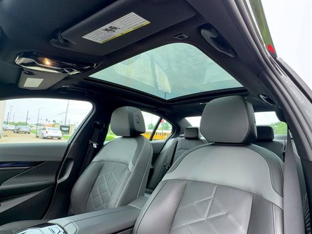 Used 2025 BMW 550e xDrive w/ Premium Package AWD/4WD image 22