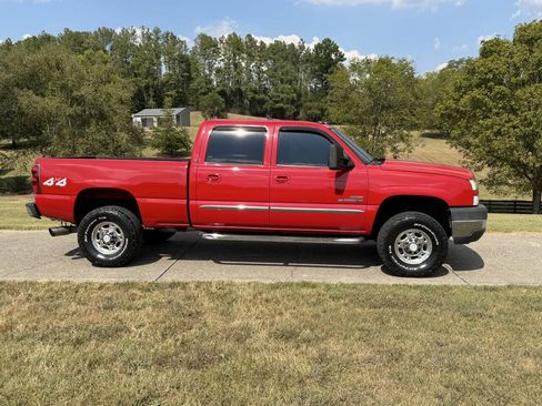 Used 2005 Chevrolet Silverado 2500 LT w/ Heavy-Duty Power Package AWD/4WD image 13