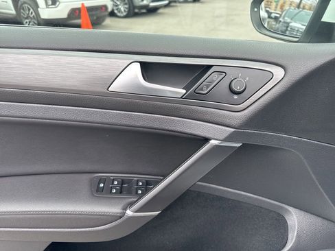 Used 2021 Volkswagen Golf 4-Door image 11