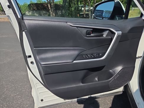 Used 2023 Toyota RAV4 LE AWD/4WD image 14