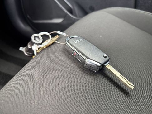 Used 2025 Kia Sportage LX FWD image 21