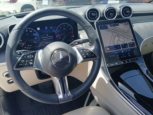 Used 2024 Mercedes-Benz GLC 300 4MATIC image 25