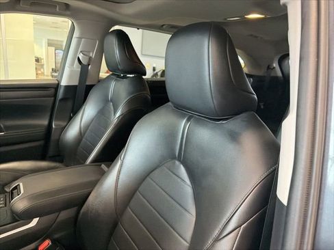 Used 2020 Toyota Highlander XLE image 13