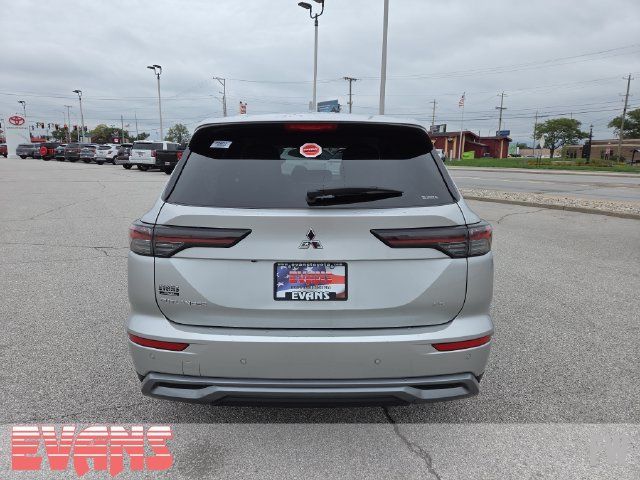 Used 2025 Mitsubishi Outlander AWD image 29