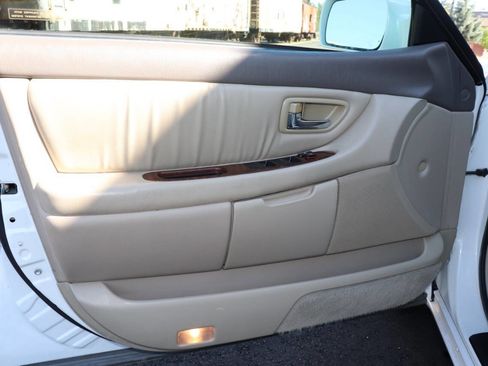 Used 2001 Toyota Avalon XLS FWD image 11