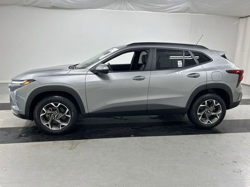 Used 2024 Chevrolet Trax LT w/ LT Convenience Package FWD image 6