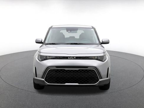 Used 2025 Kia Soul LX w/ LX Technology Package FWD image 2