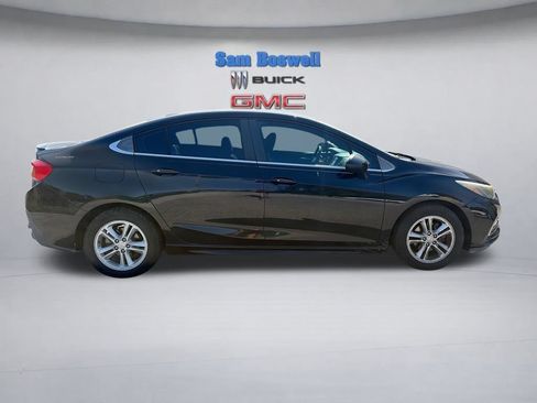 Used 2017 Chevrolet Cruze LT w/ Convenience Package FWD image 10