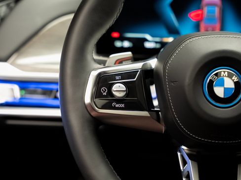 Used 2023 BMW i7 xDrive60 w/ Parking Assistance Package image 43