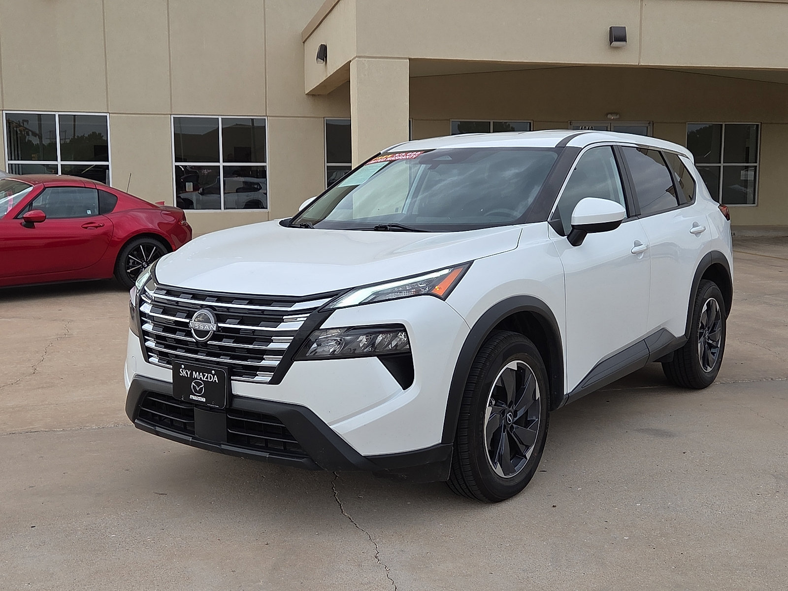 Used 2024 Nissan Rogue SV FWD image 2