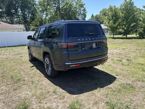Used 2024 Jeep Wagoneer Series III w/ Premium Group I AWD/4WD image 8
